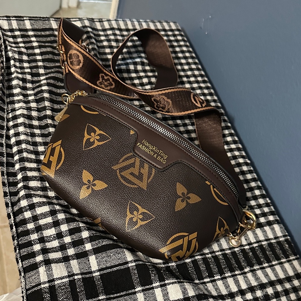 Brown and Tan Patterned Bag with 3 ways to wear and removable straps lie new